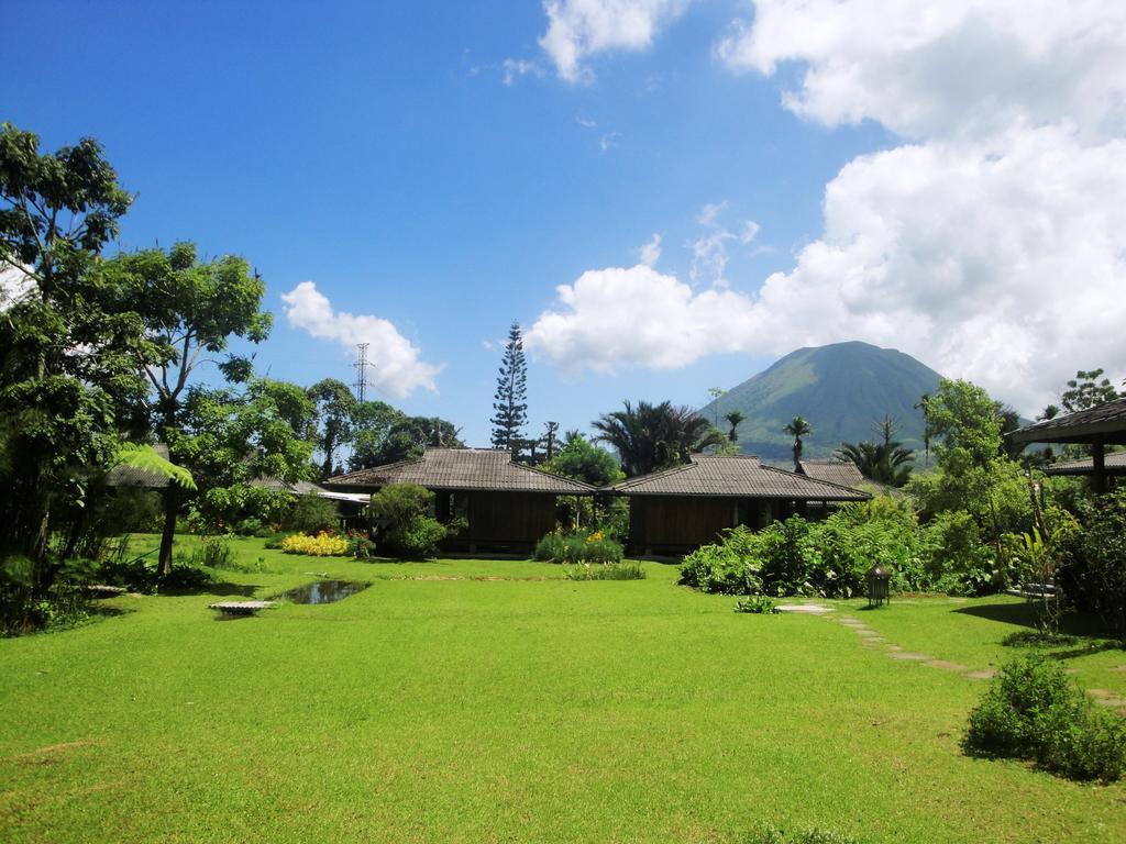 Gardenia Country Inn Tomohon Екстер'єр фото