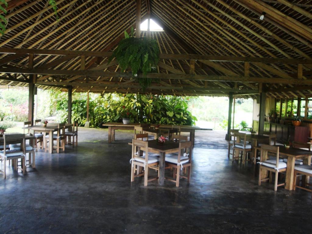 Gardenia Country Inn Tomohon Екстер'єр фото
