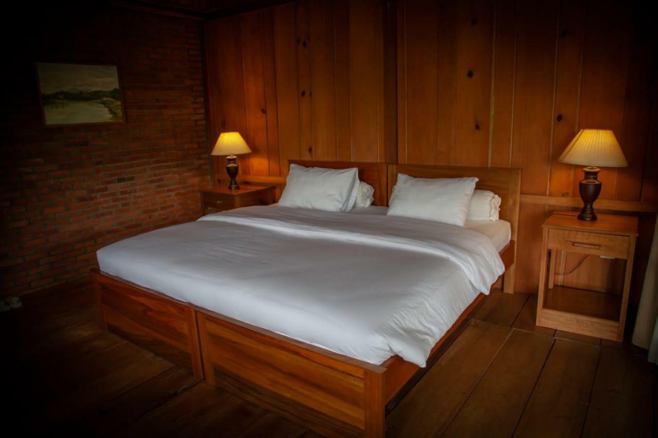 Gardenia Country Inn Tomohon Екстер'єр фото