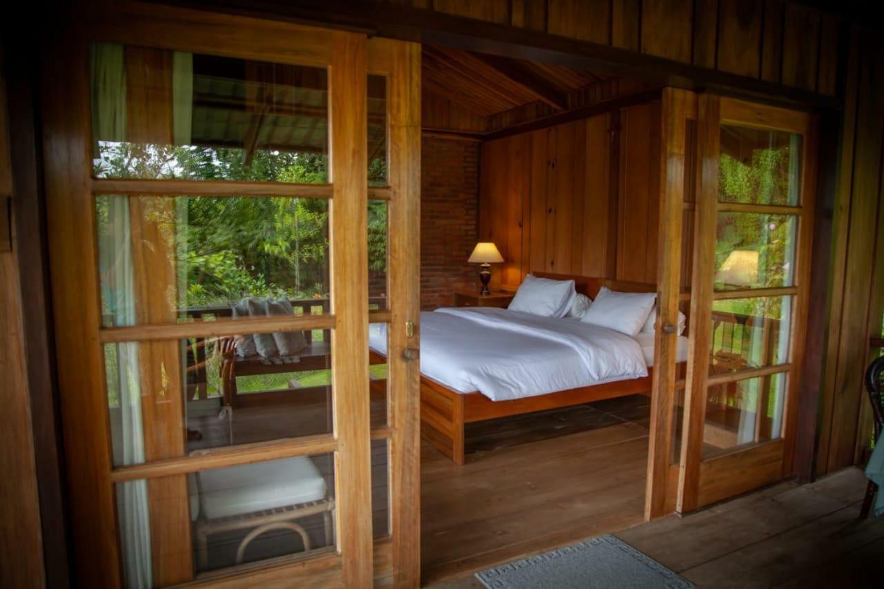 Gardenia Country Inn Tomohon Екстер'єр фото