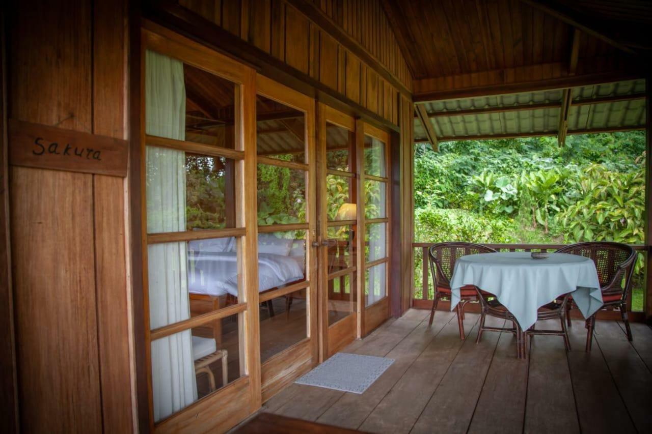 Gardenia Country Inn Tomohon Екстер'єр фото
