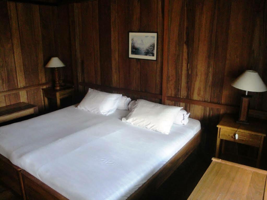 Gardenia Country Inn Tomohon Екстер'єр фото