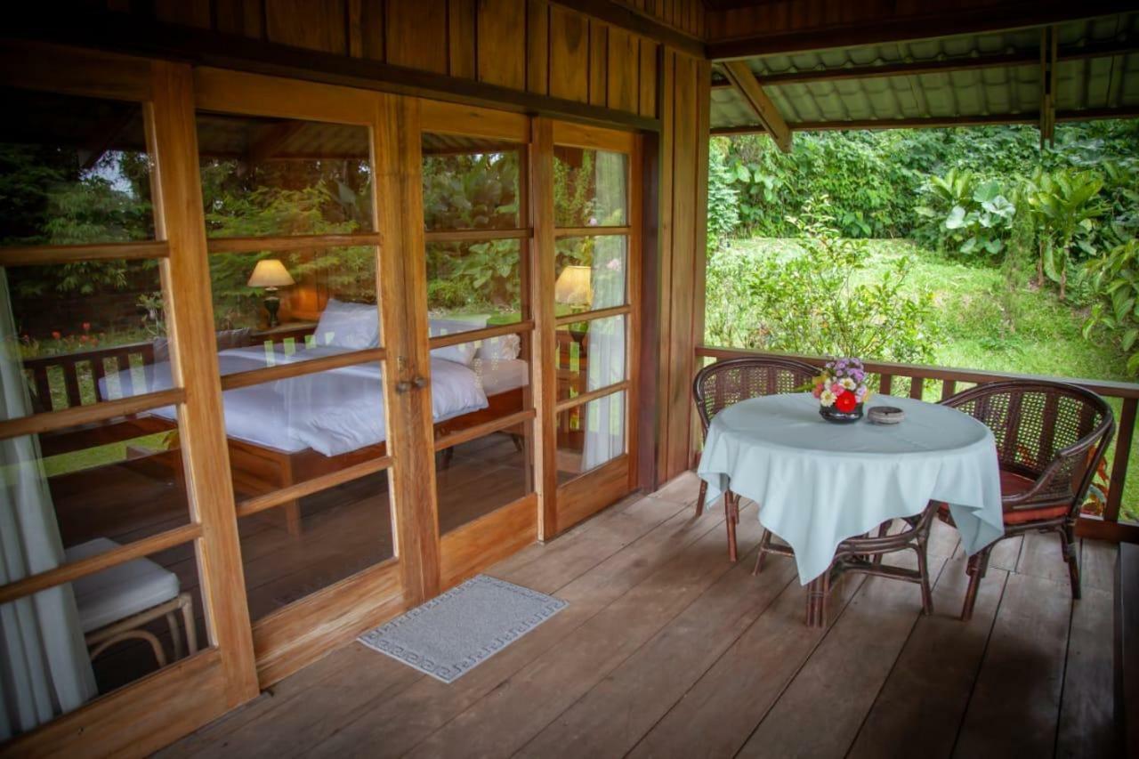 Gardenia Country Inn Tomohon Екстер'єр фото