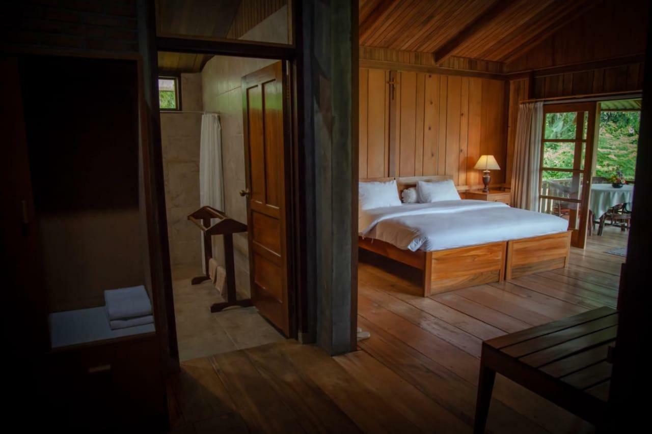 Gardenia Country Inn Tomohon Екстер'єр фото